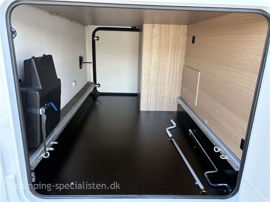 Carado I 449 queensbed seng og hæve seng